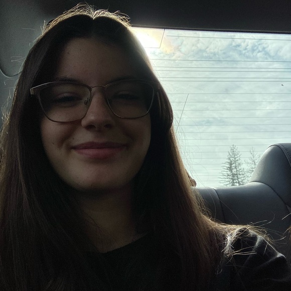 Meet your Posher, Danielle - Picture 1 of 1